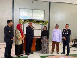 Penyerahan Bantuan Gerobak Usaha Warnai Tasyakuran HBP ke-62 di Lapas Bukittinggi
